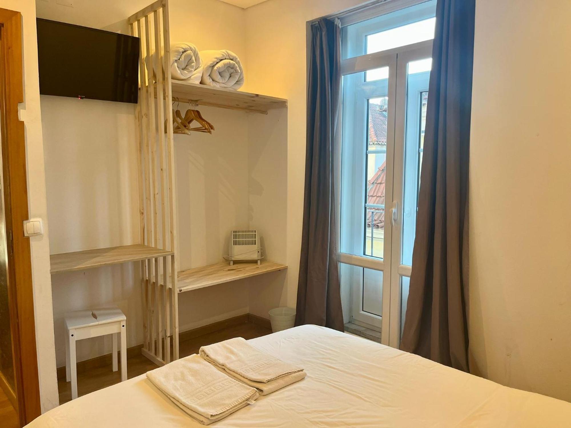 Bairro Alto Hostel Lisbon Bagian luar foto