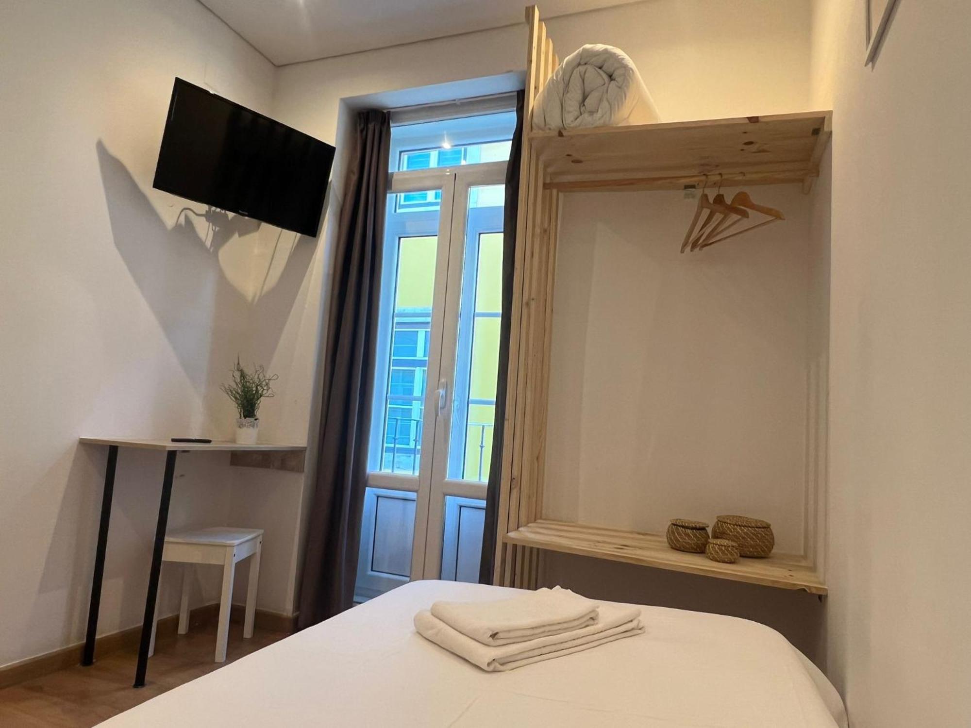 Bairro Alto Hostel Lisbon Bagian luar foto