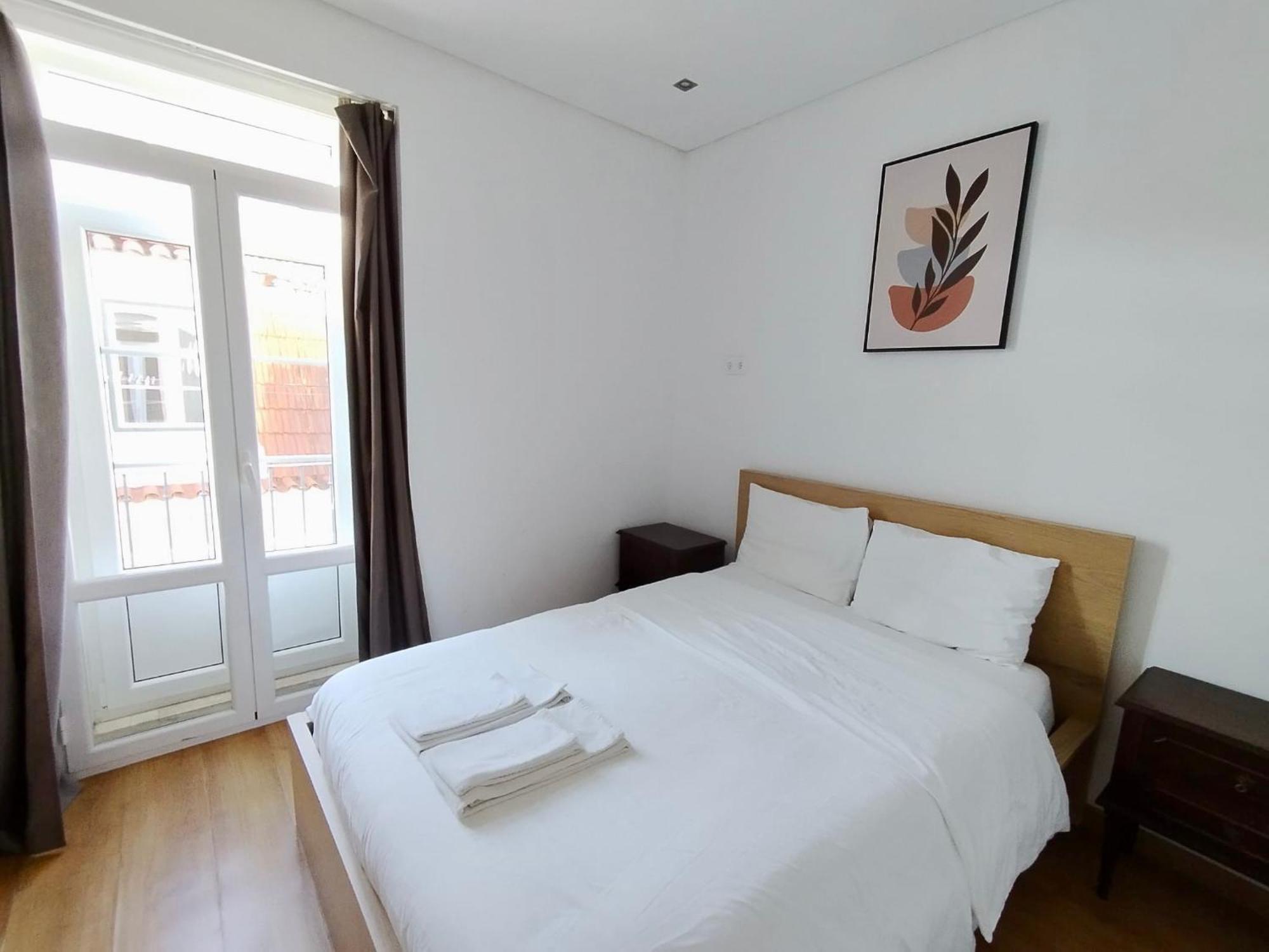 Bairro Alto Hostel Lisbon Bagian luar foto