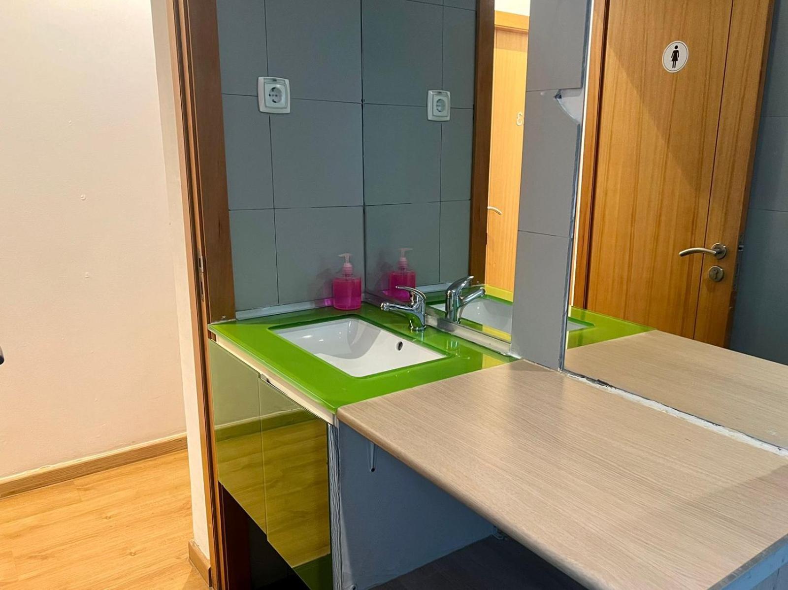 Bairro Alto Hostel Lisbon Bagian luar foto