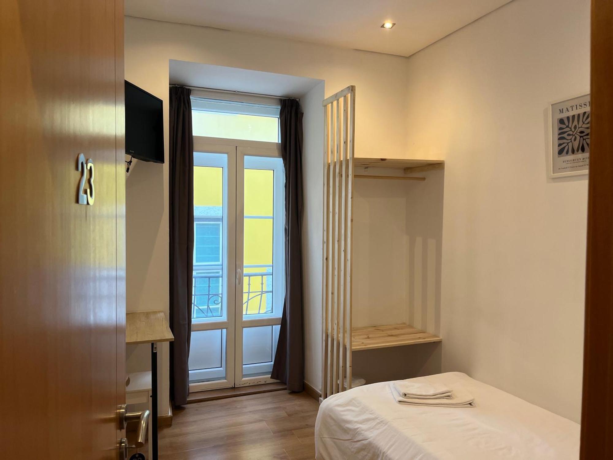 Bairro Alto Hostel Lisbon Bagian luar foto